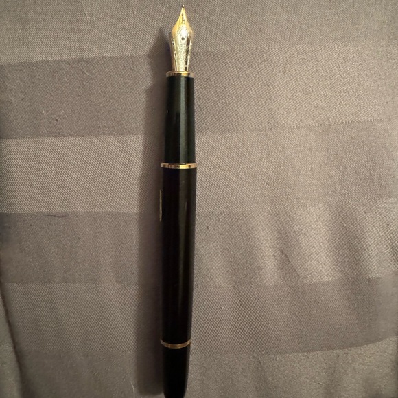 Authentic Mont Blanc fountain pen, includes all packaging, purchased in ‘97! - Picture 8 of 12